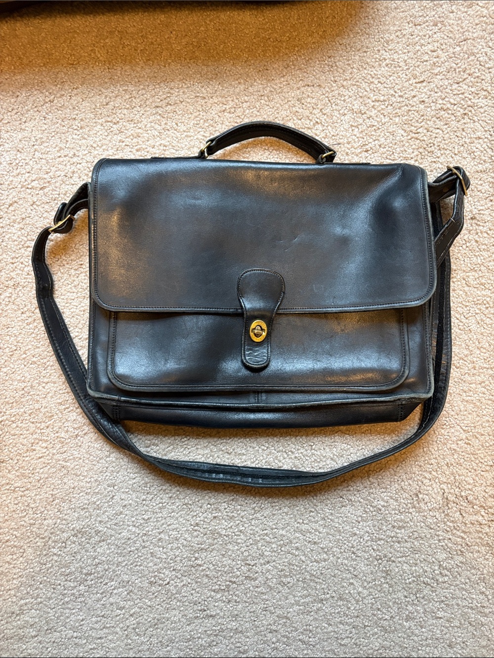 Vintage Black Leather Metropolitan Bag with Turn-Lock Closure